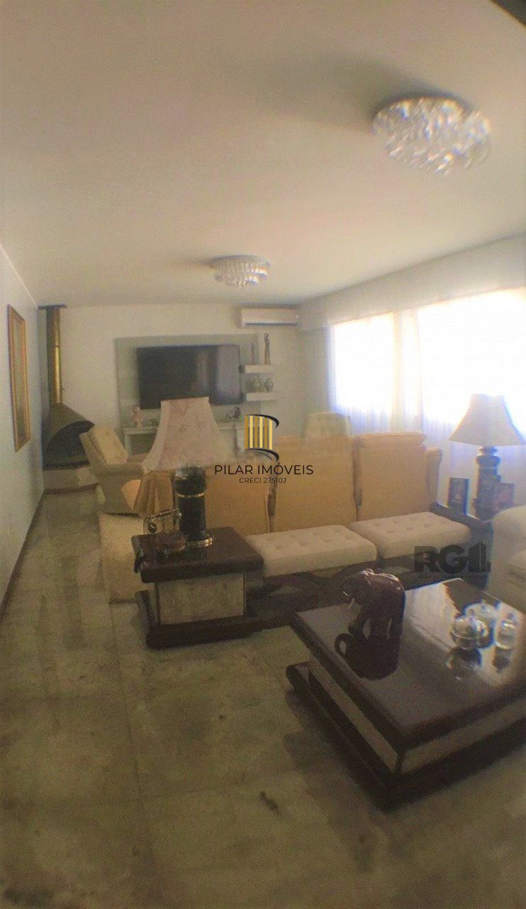 Casa com 3 dormitórios, localizada no bairro Jardim Itu em Porto Alegre/RS. 