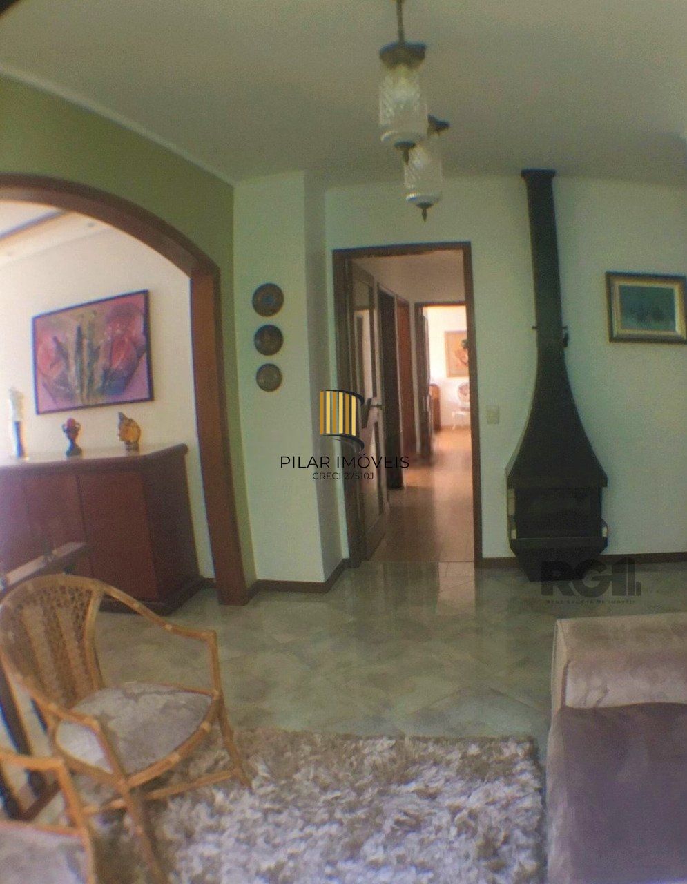 Casa com 3 dormitórios, localizada no bairro Jardim Itu em Porto Alegre/RS. 