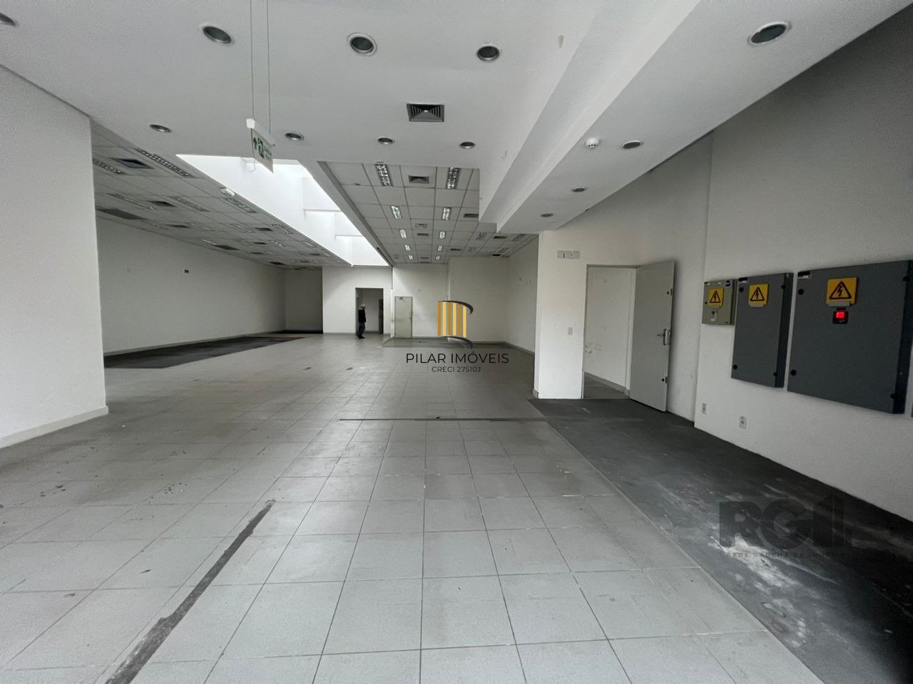 Loja para Venda - 450m², 0 dormitórios, 1 vaga - Petrópolis