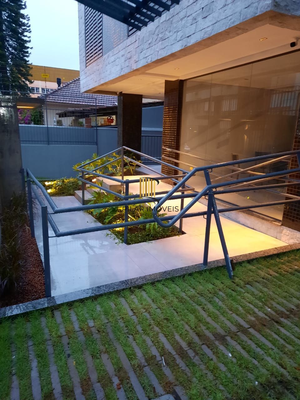 Apartamento com 109m², localizado no bairro Passo da Areia em Porto ALegre/RS.