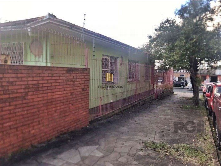 Terreno de esquina com área de 363m² localizado no bairro Vila Ipiranga em porto Alegre/RS. 