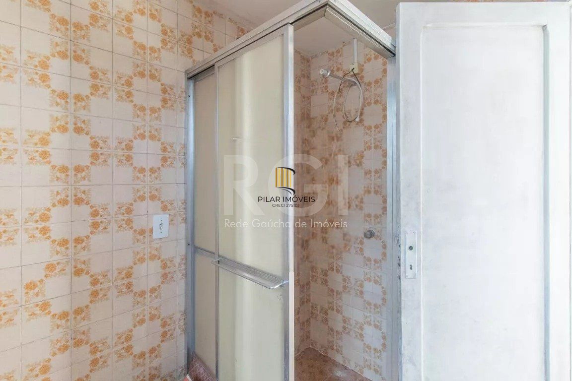 Vende casa 03 dormitórios, 275,22 m², bairro Azenha/Porto Alegre