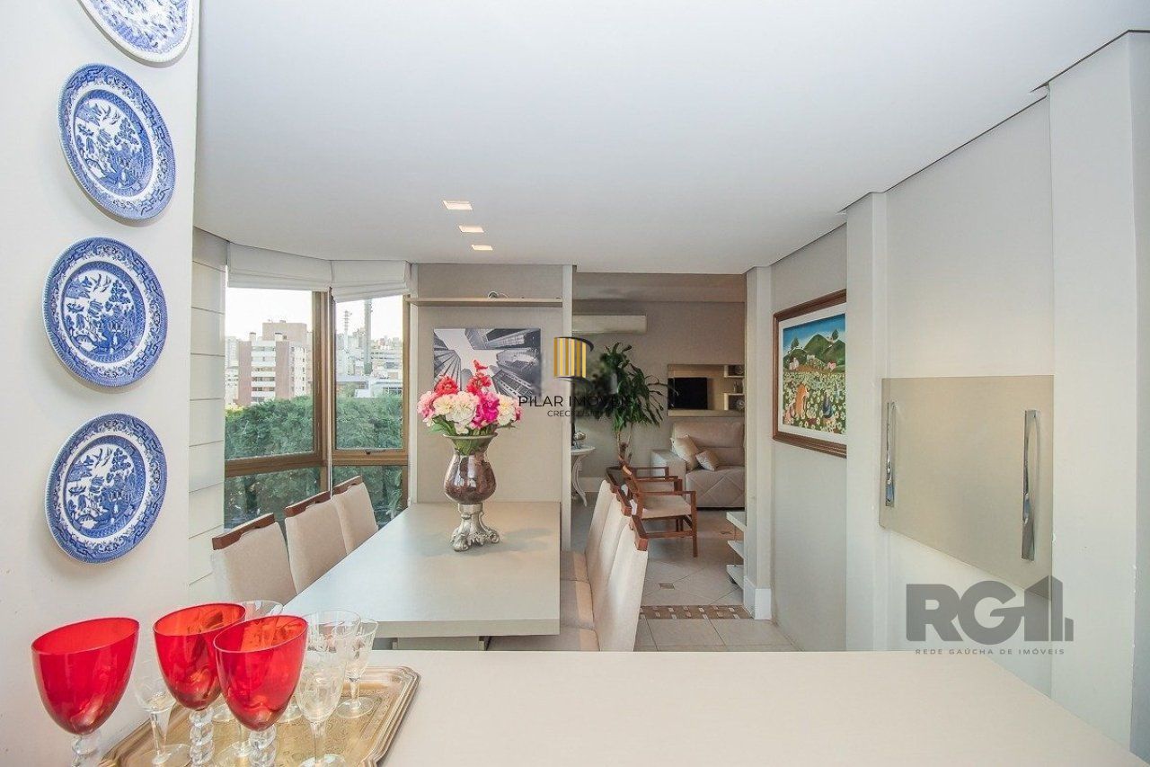 Apartamento localizado no bairro Petrópolis em Porto Alegre/RS. 