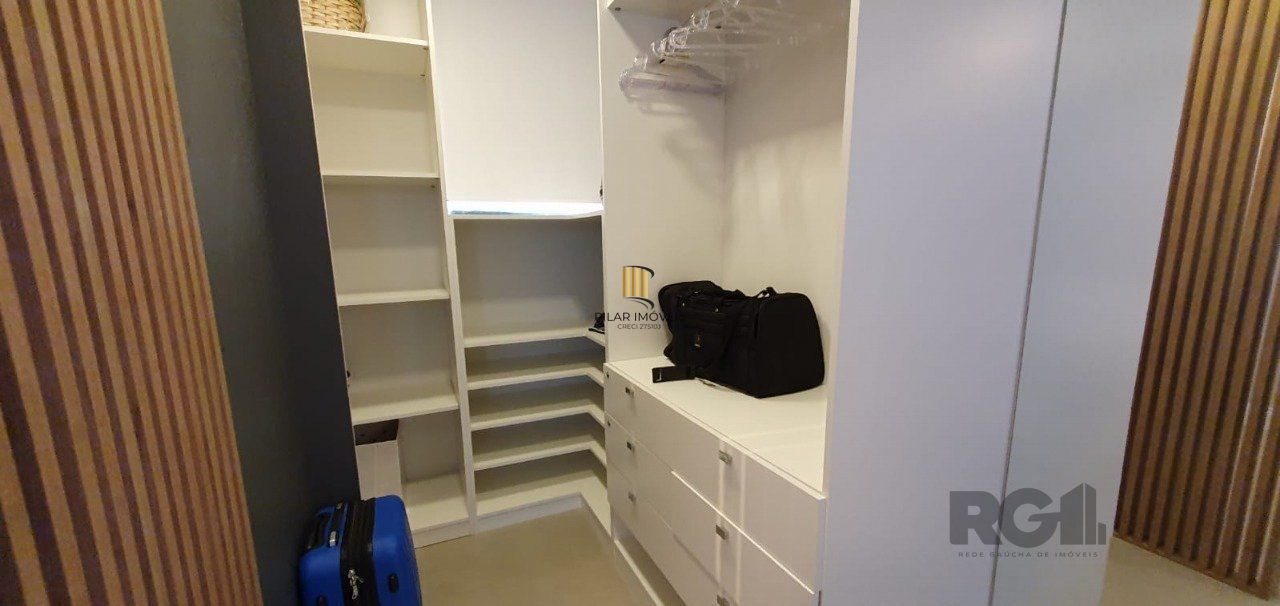 Casa em condomínio fechado de luxo a beira-mar, no centro de Capão da Canoa/RS.