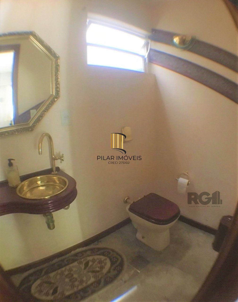 Casa com 3 dormitórios, localizada no bairro Jardim Itu em Porto Alegre/RS. 