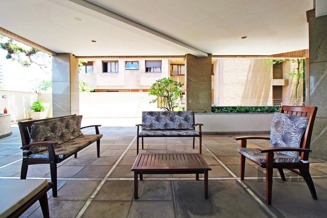 Apartamento com 4 suítes localizado no bairro Moinhos De Vento em Porto Alegre/RS.