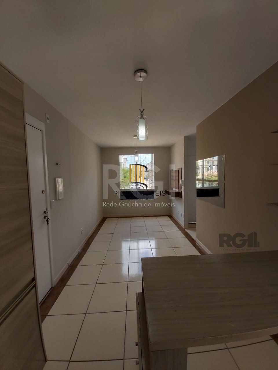 Apartamento com 01 dormitório, sala, cozinha, banheiro social, bem arejado,  ótima localização, próximo a UNIVERSIDADE DA FAPA.
