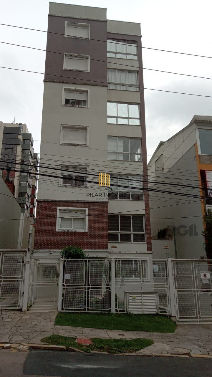 Apartamento com TERRAÇO,  localizado num dos mais sofisticados bairros de Porto Alegre, bairro Rio Branco. Apartamento totalmente mobiliado. - Pilar Imóveis