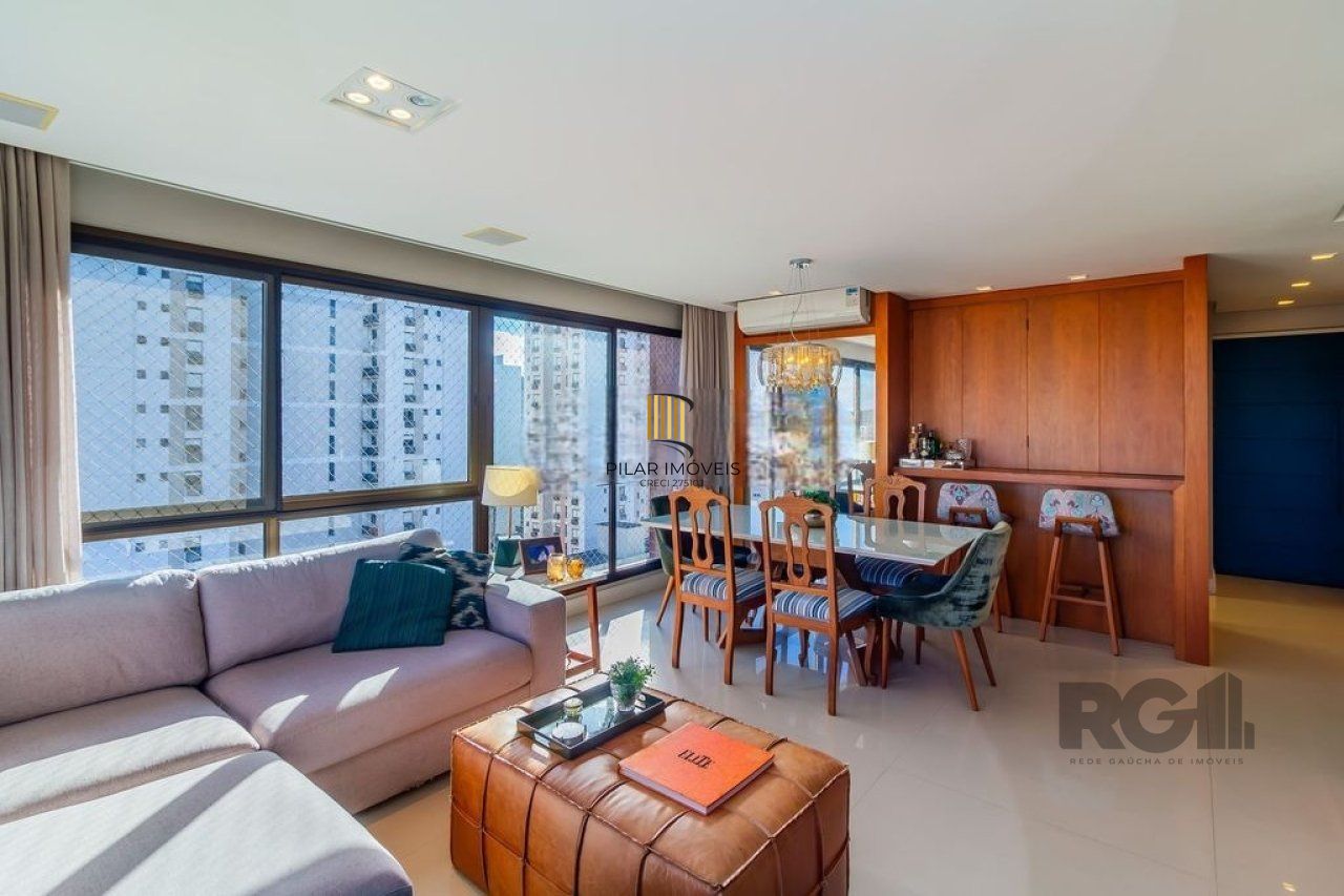 Apartamento localizado no bairro Passo da Areia em Porto Alegre/RS. 