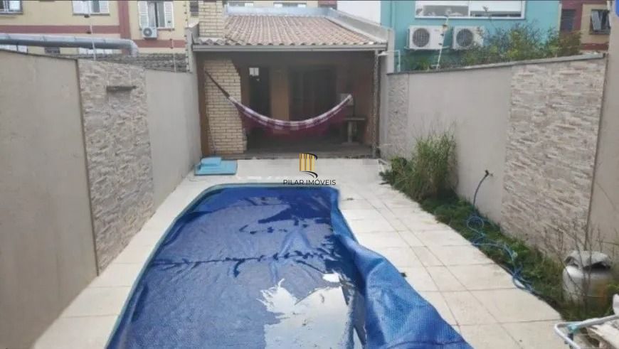 Casa com 111m², localizado no bairro Partenon em Porto Alegre/RS.