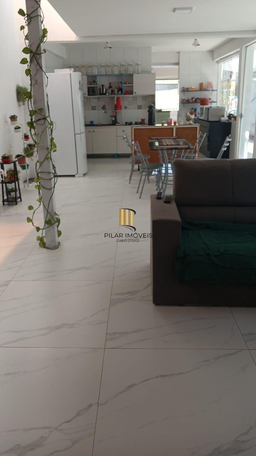 Casa com 177m², localizado no bairro Azenha em Porto Alegre/RS.