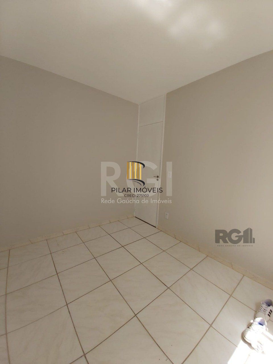 Apartamento com 01 dormitório, sala, cozinha, banheiro social, bem arejado,  ótima localização, próximo a UNIVERSIDADE DA FAPA.