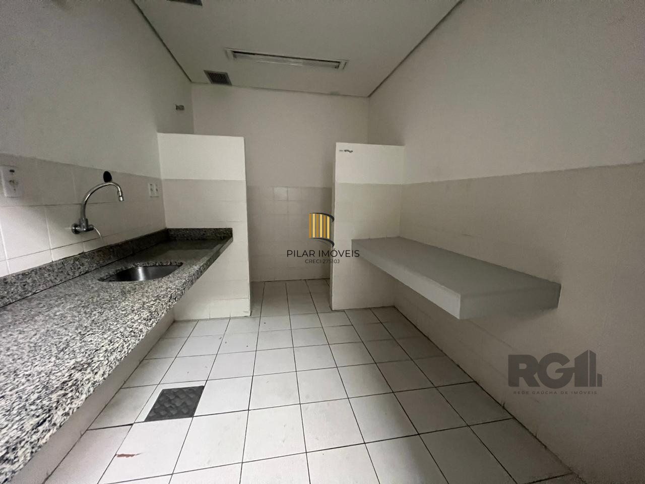 Loja para Venda - 450m², 0 dormitórios, 1 vaga - Petrópolis