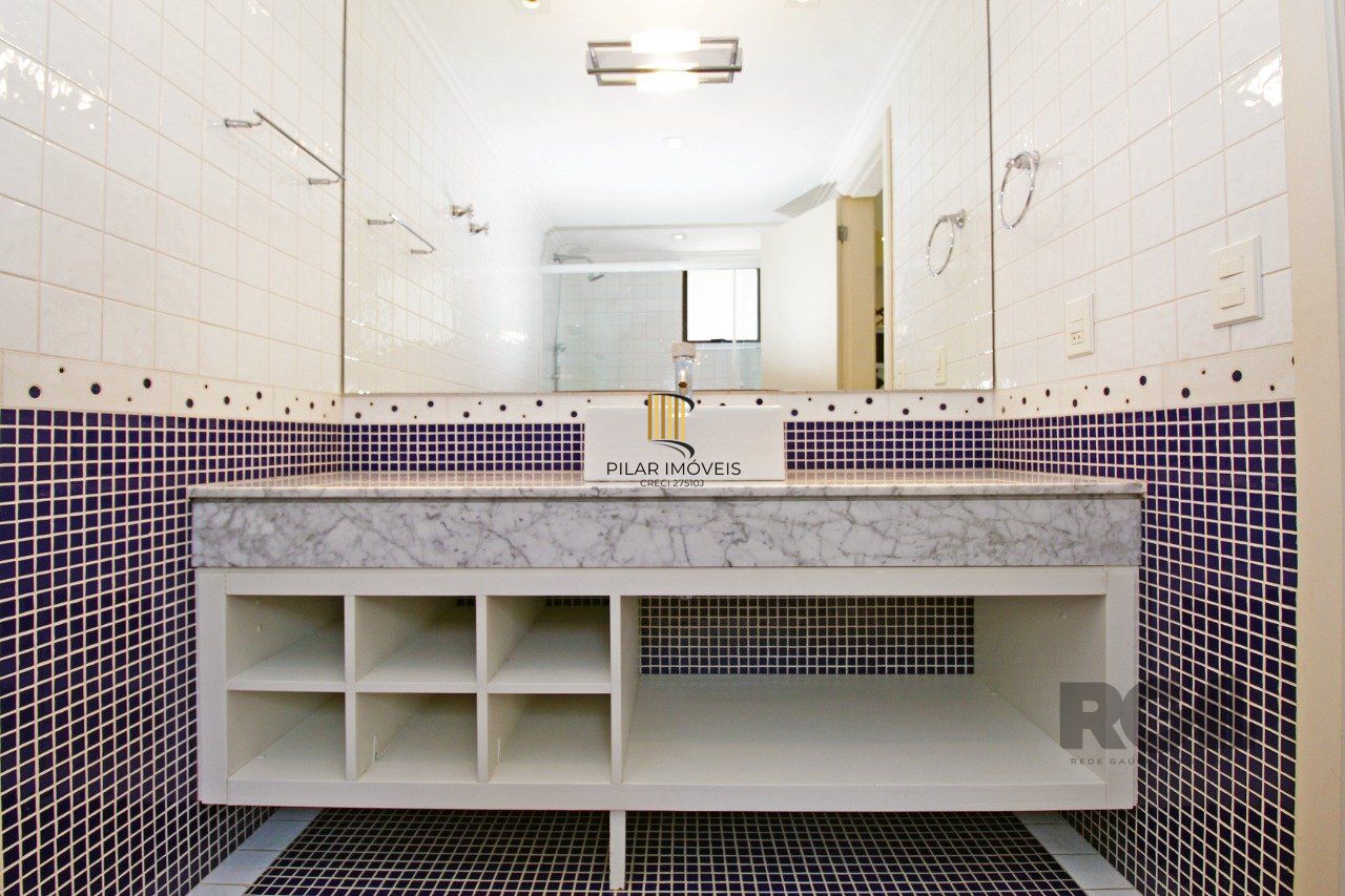 Apartamento com 4 suítes localizado no bairro Moinhos De Vento em Porto Alegre/RS.