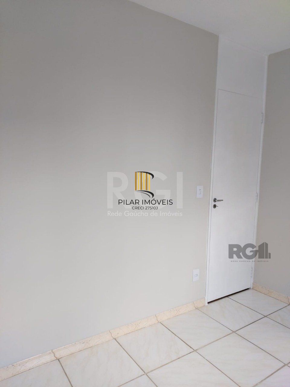 Apartamento com 01 dormitório, sala, cozinha, banheiro social, bem arejado,  ótima localização, próximo a UNIVERSIDADE DA FAPA.