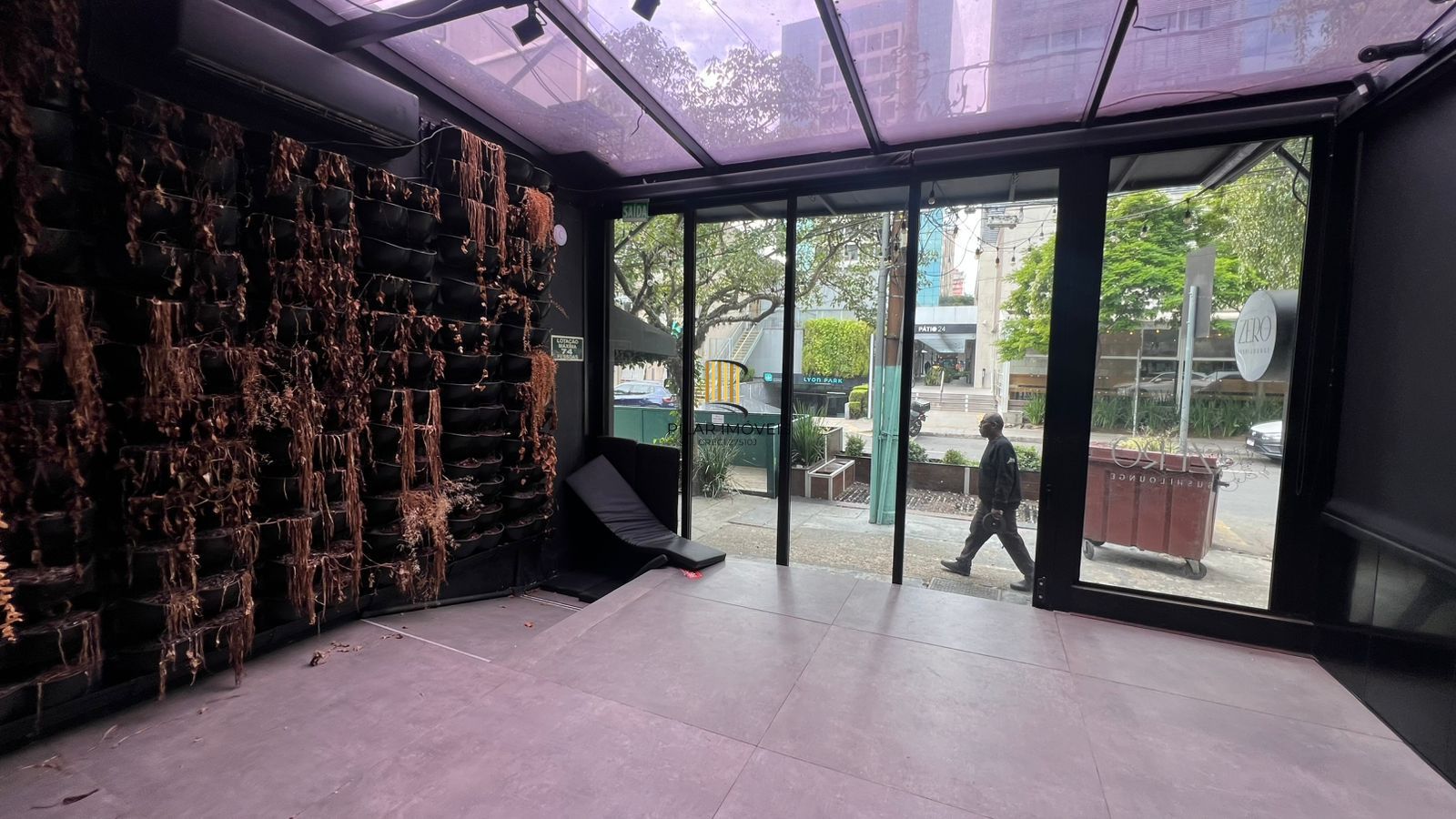 Loja com 90m², localizada no bairro Auxiliadora em Porto Alegre/RS.