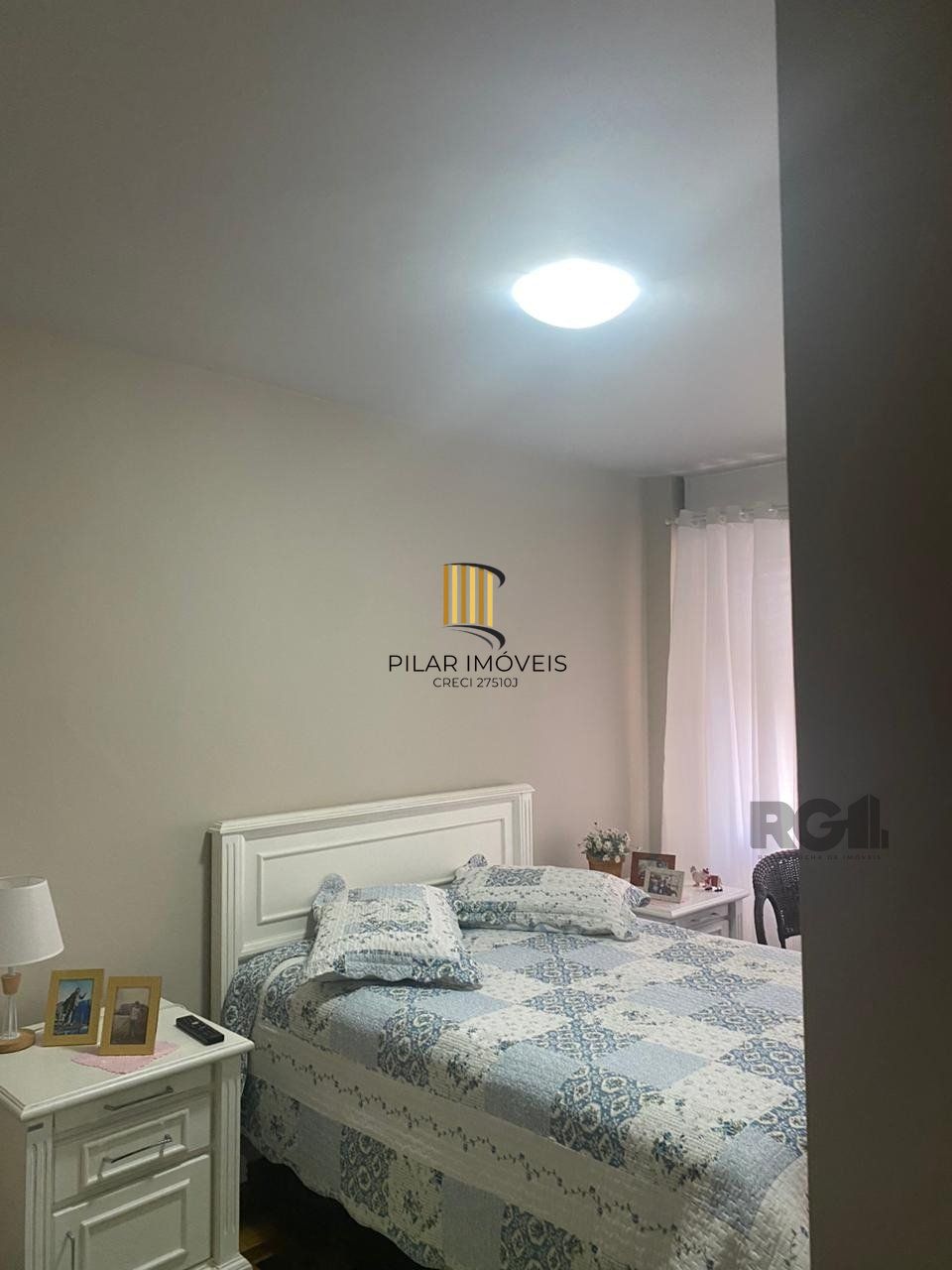 Vende-se apartamento impecável de 2 dormitórios