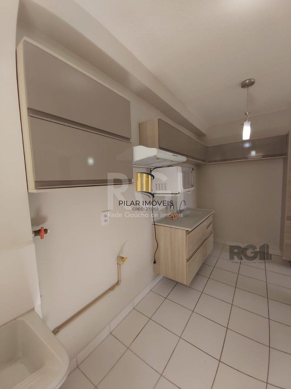 Apartamento com 01 dormitório, sala, cozinha, banheiro social, bem arejado,  ótima localização, próximo a UNIVERSIDADE DA FAPA.