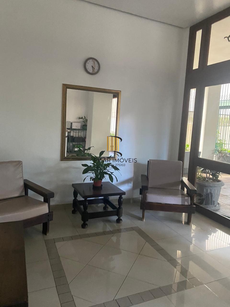 Vende-se apartamento impecável de 2 dormitórios