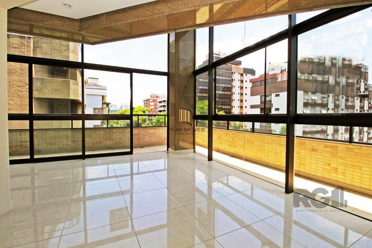 Apartamento com 4 suítes localizado no bairro Moinhos De Vento em Porto Alegre/RS.