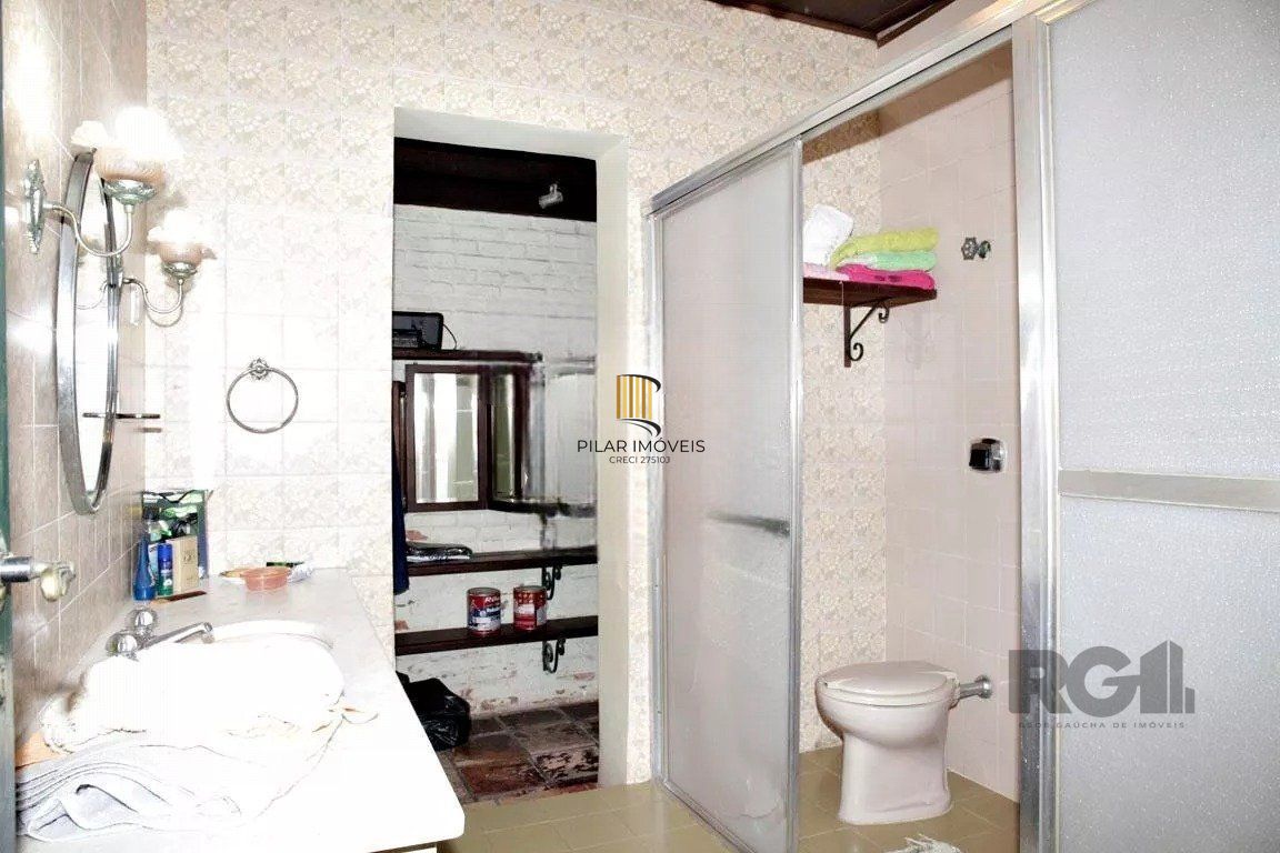 Casa 04 dormitórios, 01suíte, locação,234m² privativos, Petrópolis/Porto Alegre