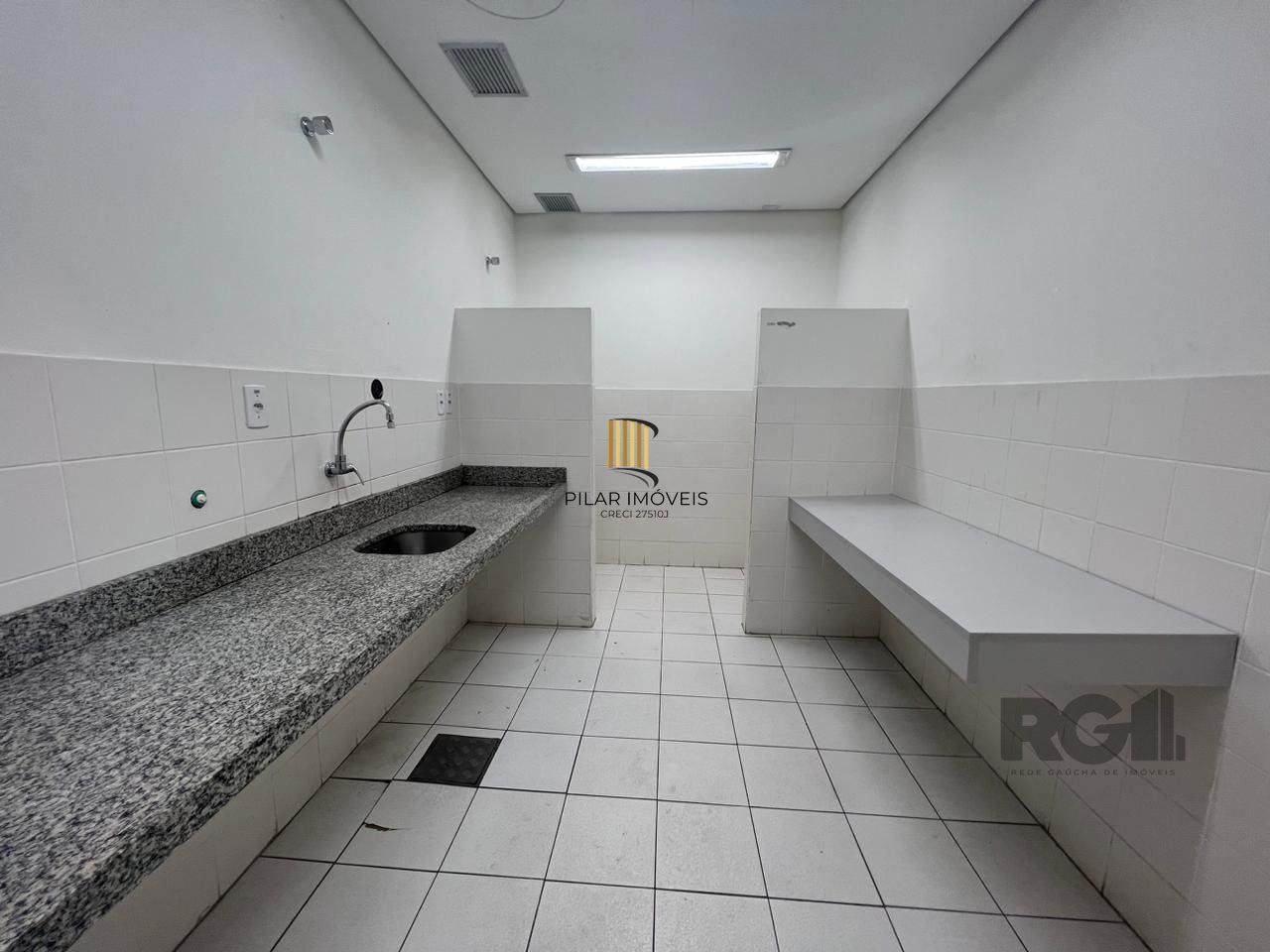 Loja para Venda - 450m², 0 dormitórios, 1 vaga - Petrópolis