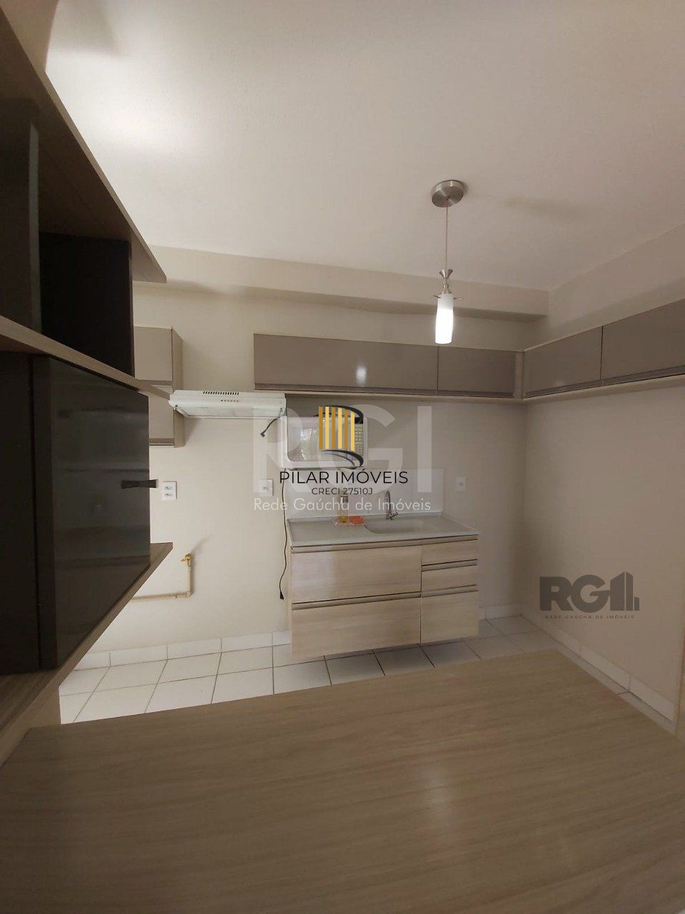 Apartamento com 01 dormitório, sala, cozinha, banheiro social, bem arejado,  ótima localização, próximo a UNIVERSIDADE DA FAPA.
