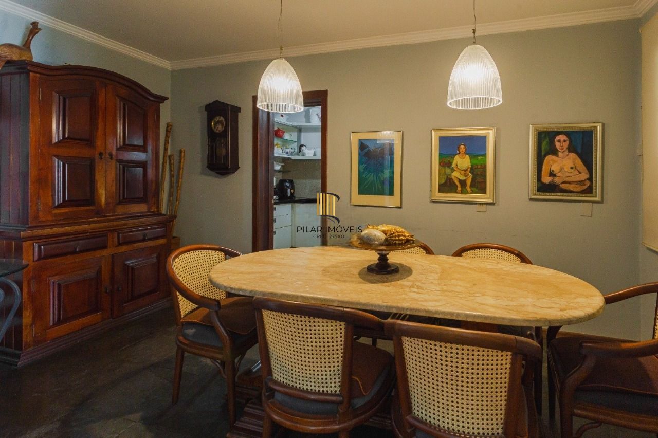 Apartamento com 116m², localizado no bairro Rio Branco em Porto Alegre/RS.