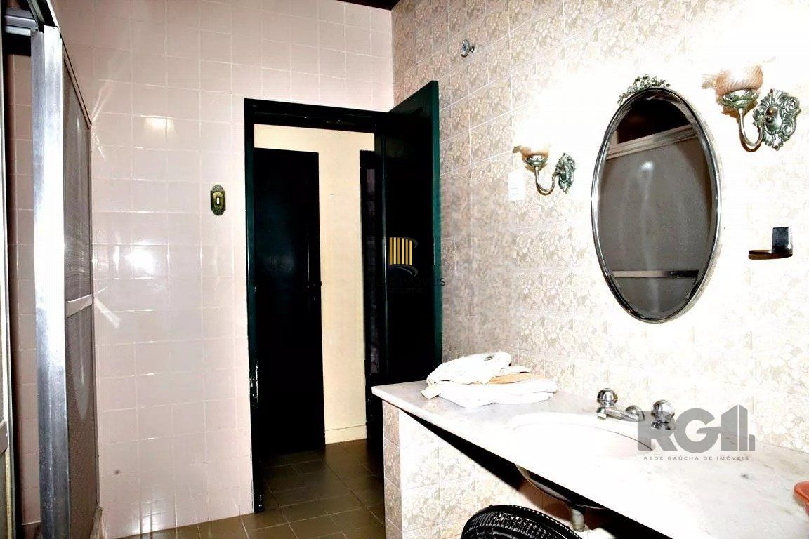 Casa 04 dormitórios, 01suíte, locação,234m² privativos, Petrópolis/Porto Alegre
