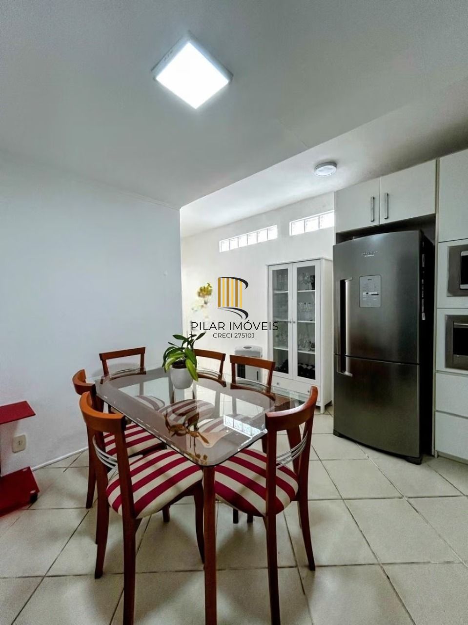Casa com 170m², localizada no bairro Vila Ipiranga em Porto Alegre/RS.