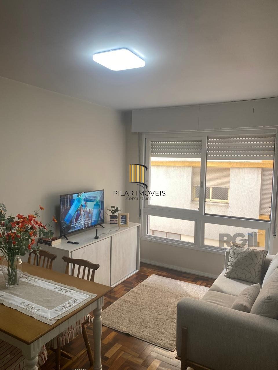 Vende-se apartamento impecável de 2 dormitórios