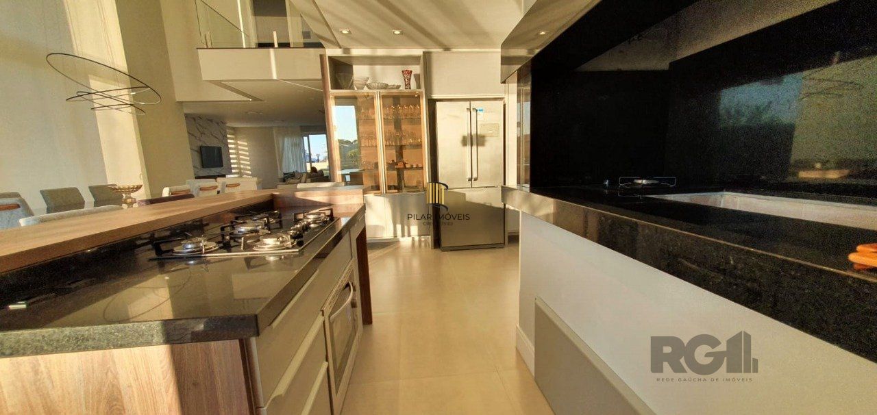 Casa em condomínio fechado de luxo a beira-mar, no centro de Capão da Canoa/RS.