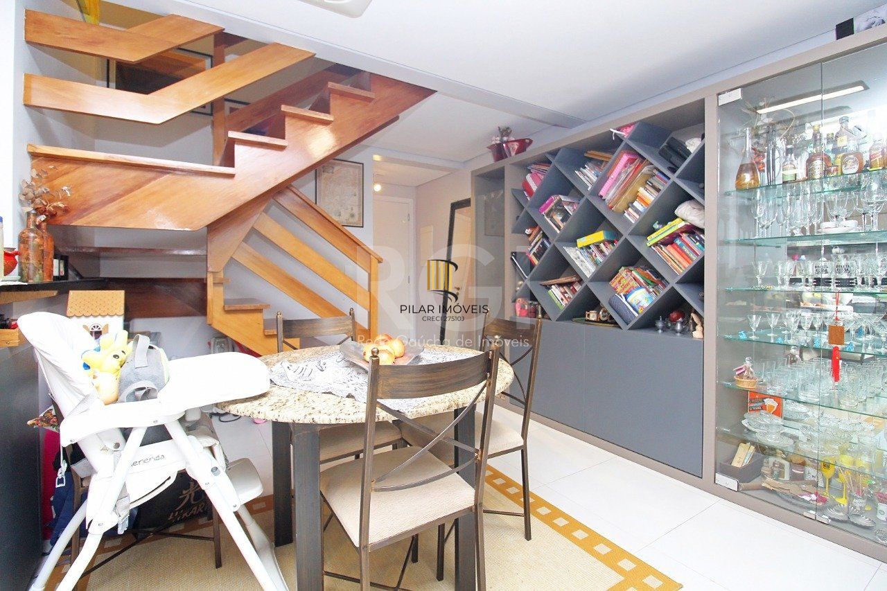 Cobertura para Venda - 106.84m², 3 dormitórios, sendo 2 suites, Petrópolis