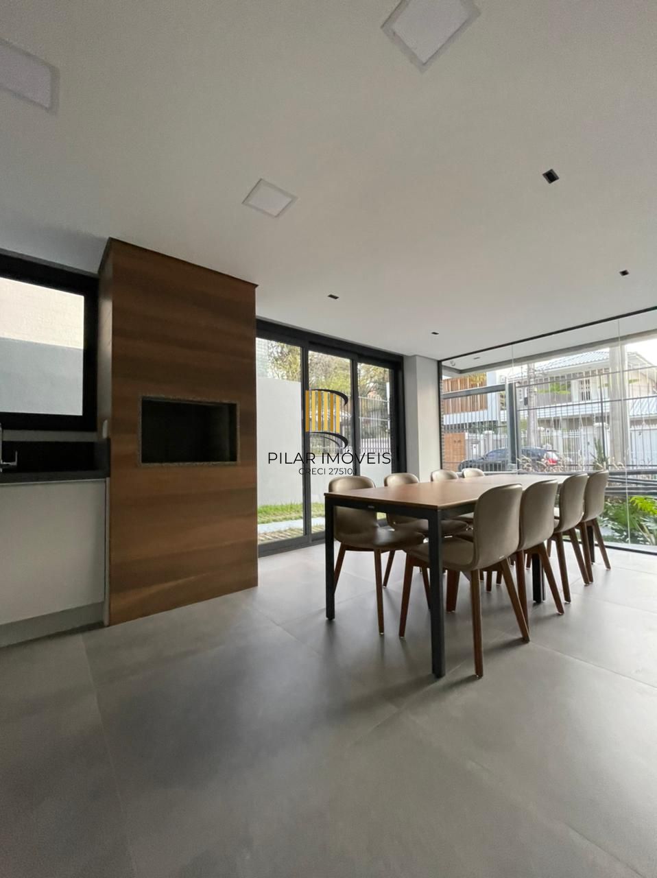 Apartamento com 109m², localizado no bairro Passo da Areia em Porto ALegre/RS.