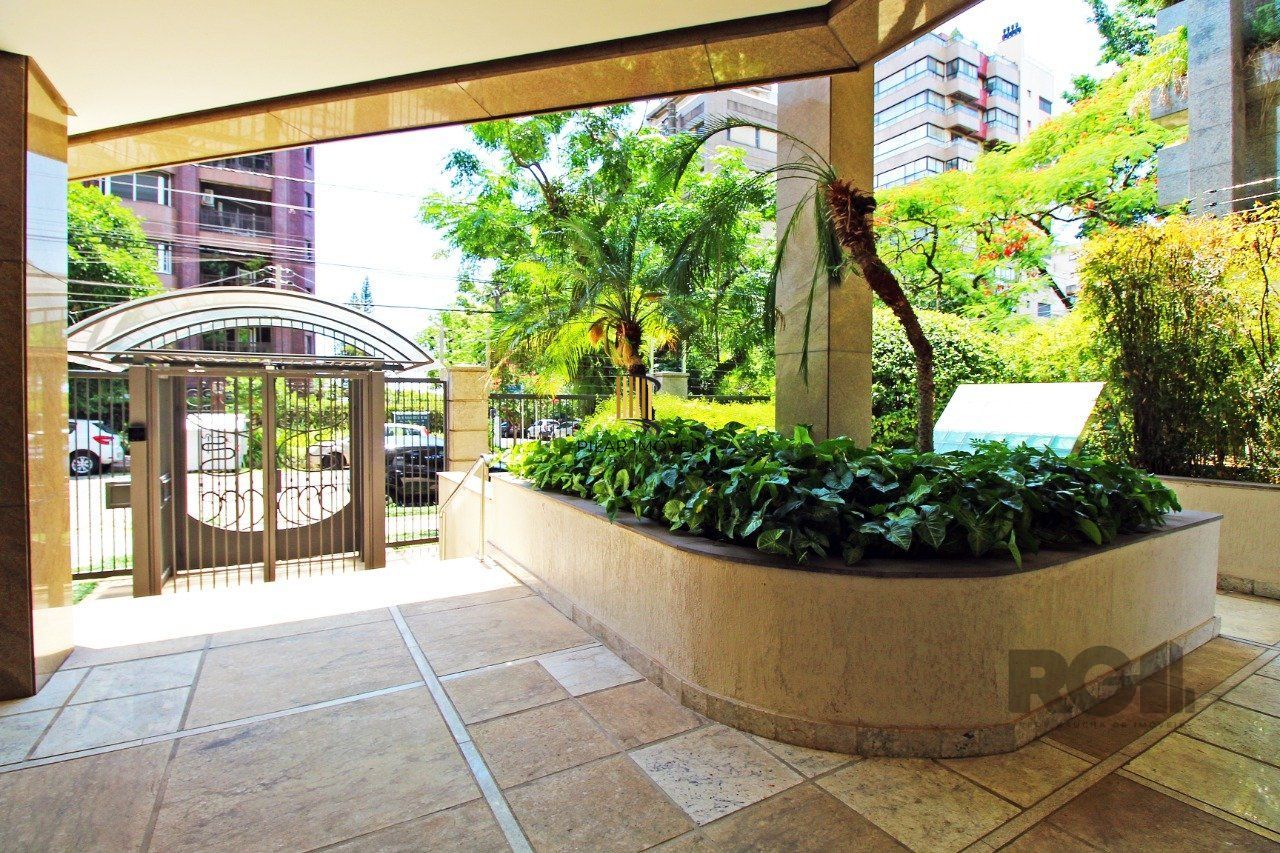 Apartamento com 4 suítes localizado no bairro Moinhos De Vento em Porto Alegre/RS.