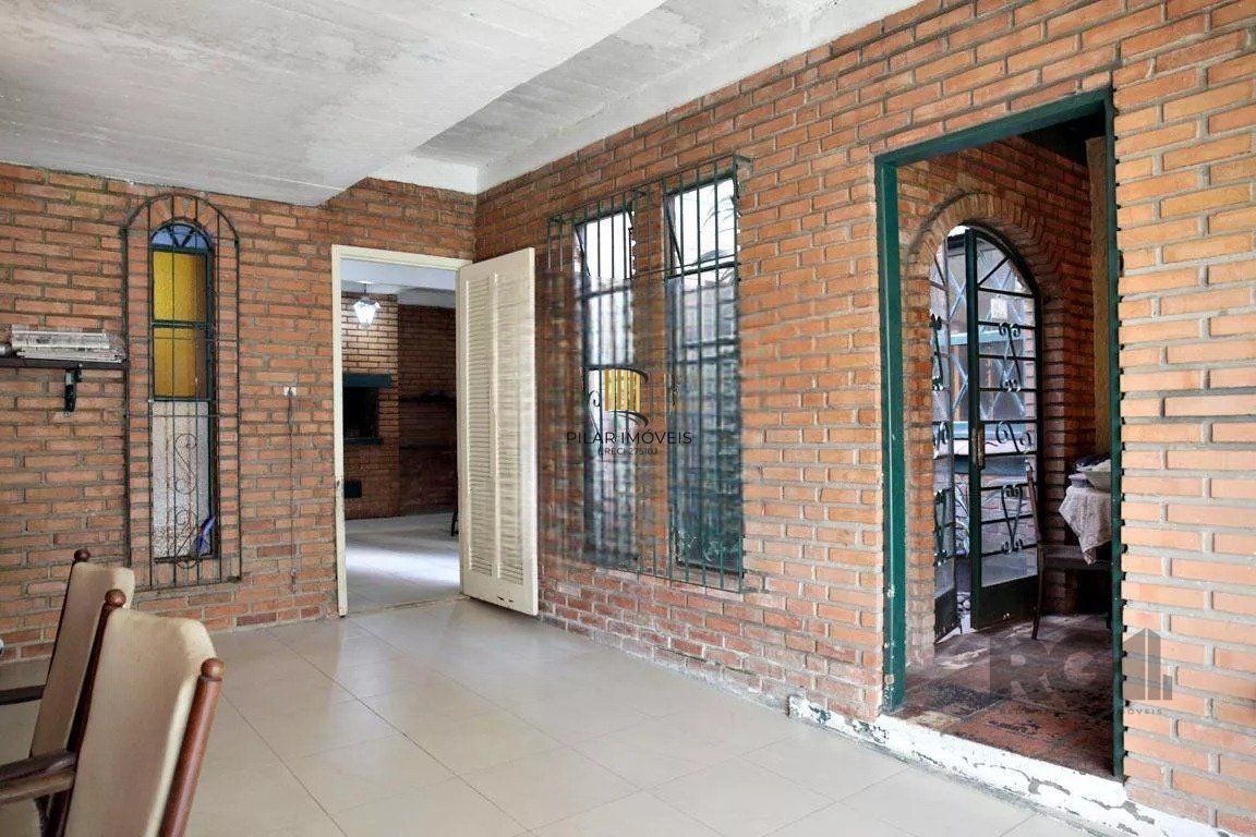 Casa 04 dormitórios, 01suíte, locação,234m² privativos, Petrópolis/Porto Alegre