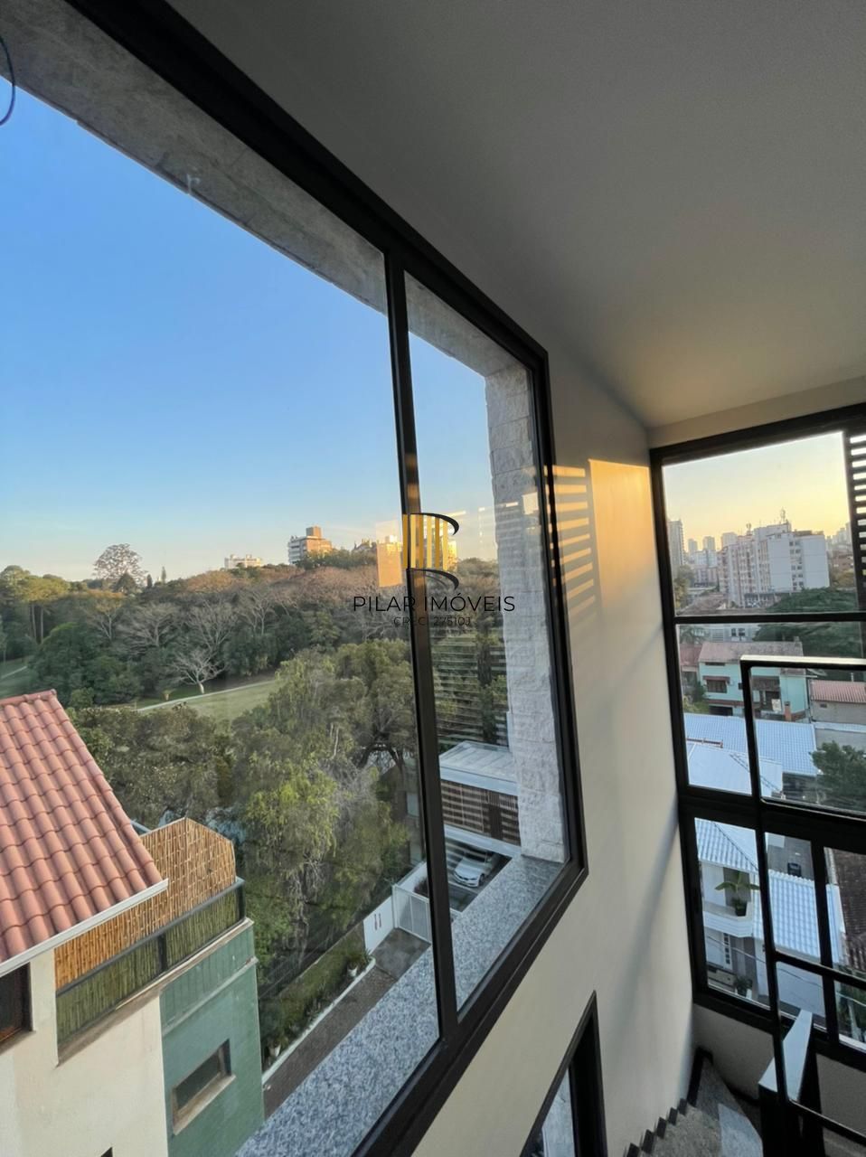 Apartamento com 109m², localizado no bairro Passo da Areia em Porto ALegre/RS.