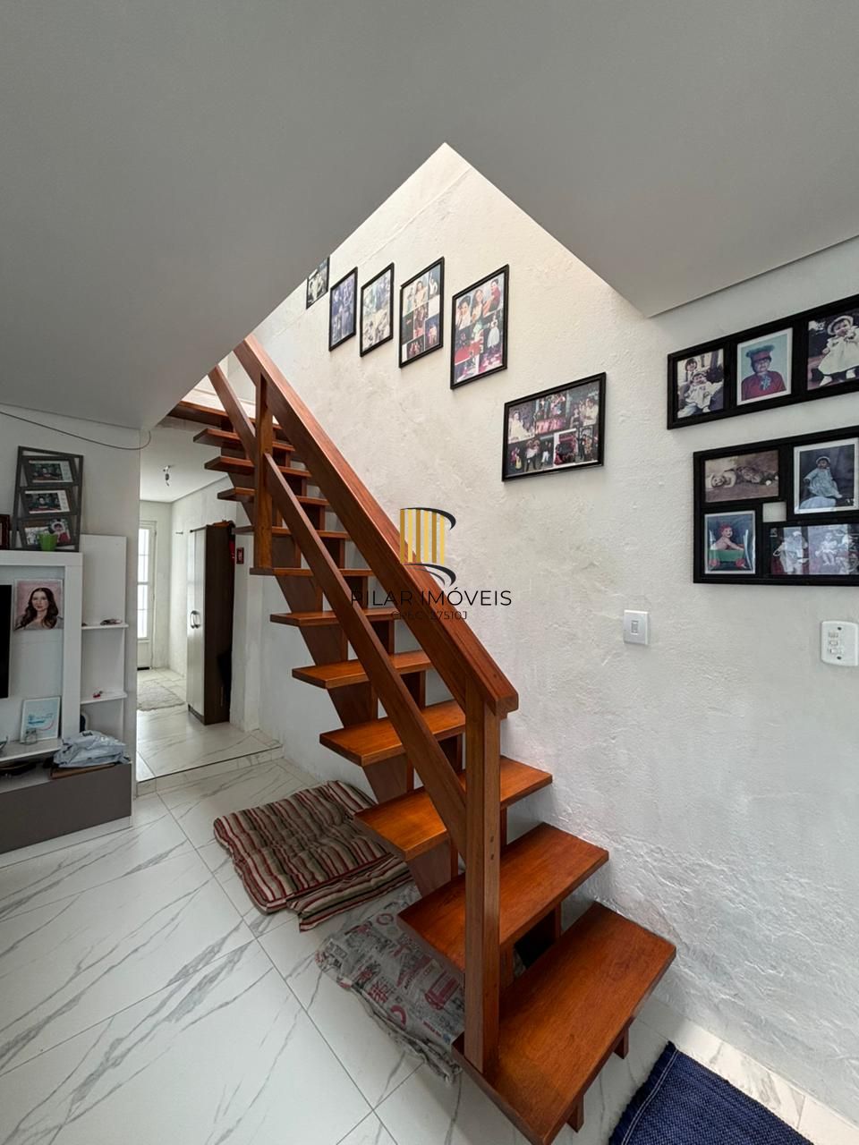 Casa com 177m², localizado no bairro Azenha em Porto Alegre/RS.