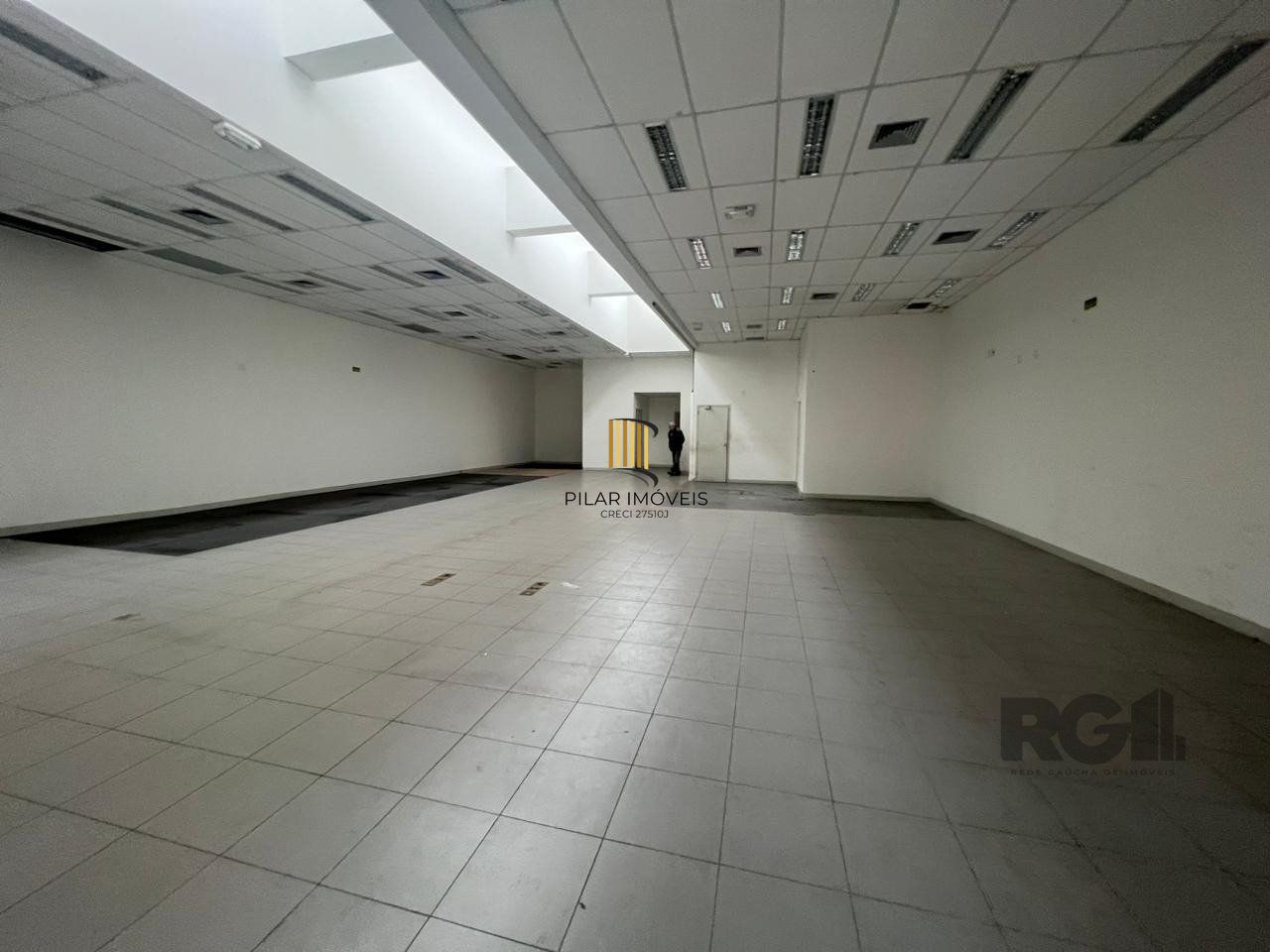 Loja para Venda - 450m², 0 dormitórios, 1 vaga - Petrópolis