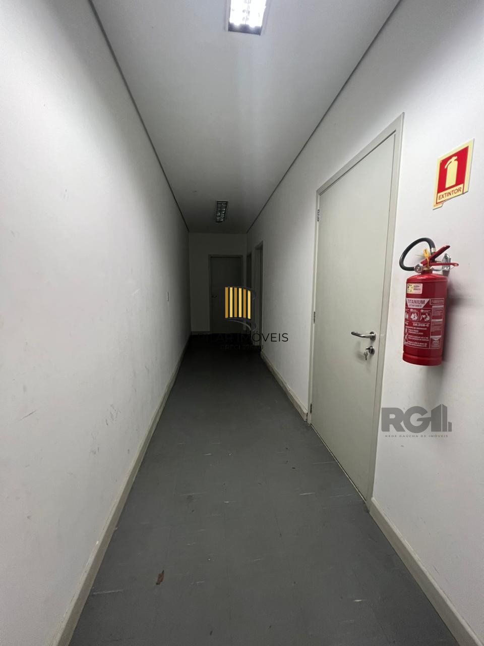 Loja para Venda - 450m², 0 dormitórios, 1 vaga - Petrópolis