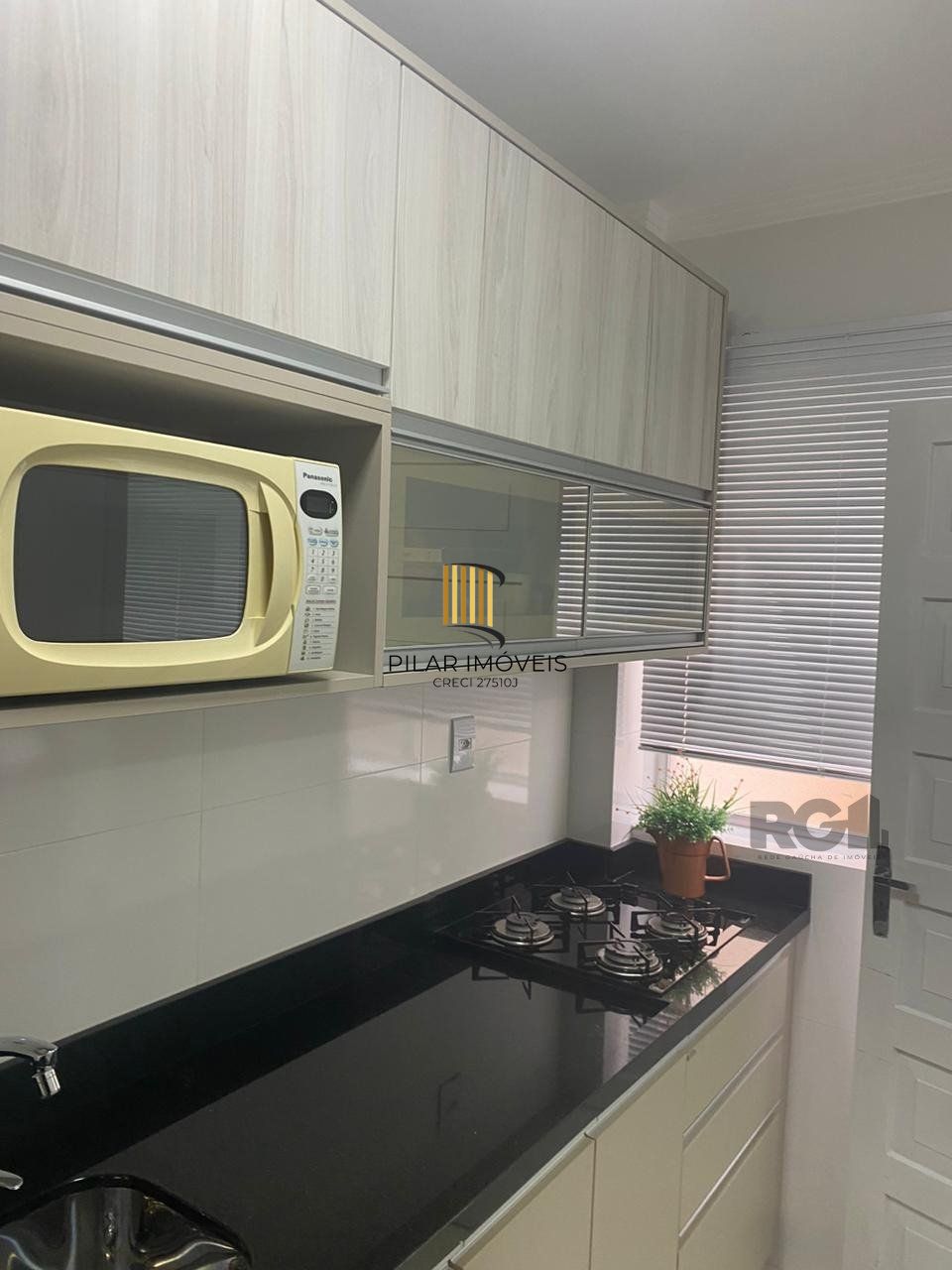 Vende-se apartamento impecável de 2 dormitórios