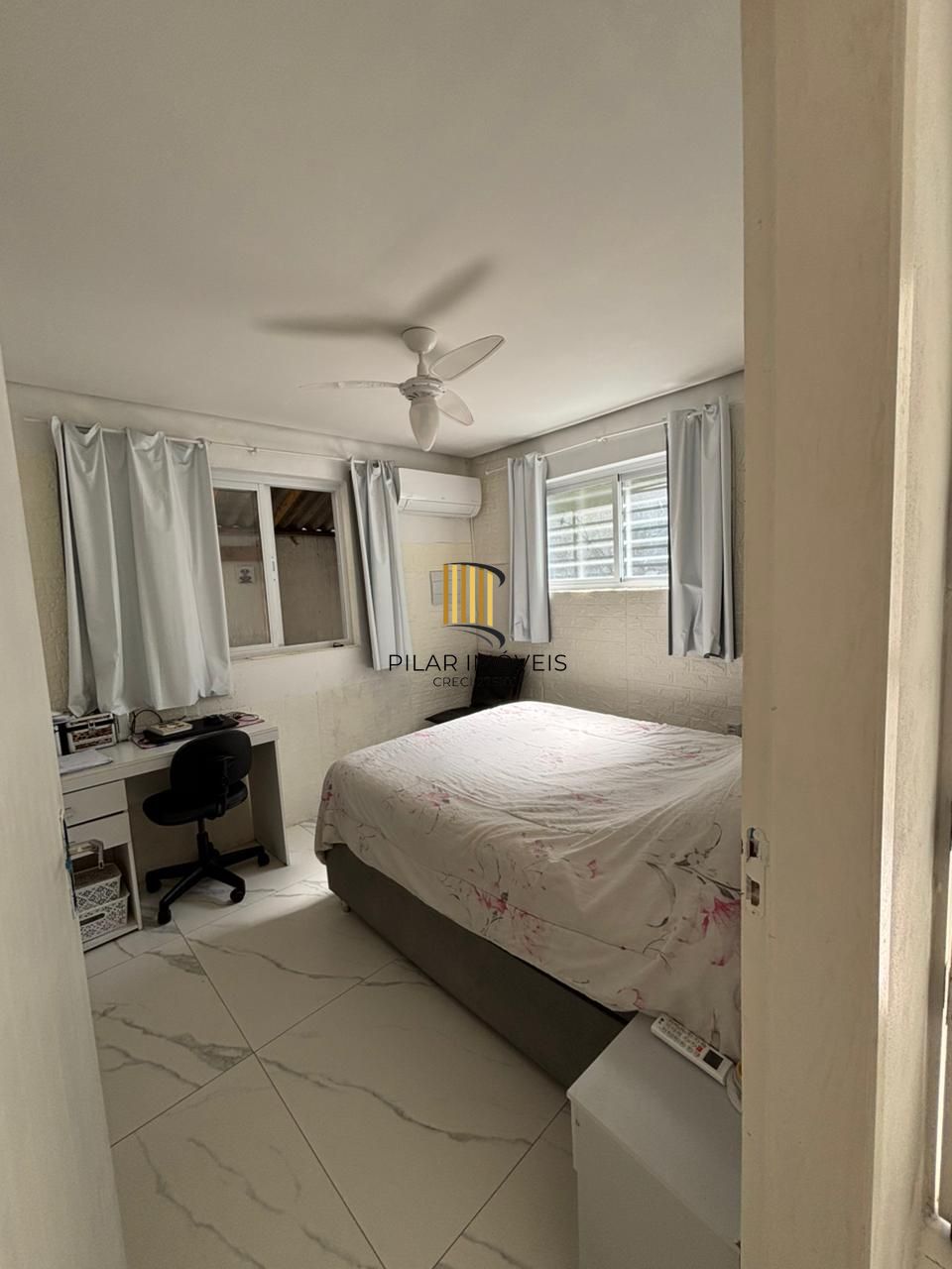 Casa com 177m², localizado no bairro Azenha em Porto Alegre/RS.