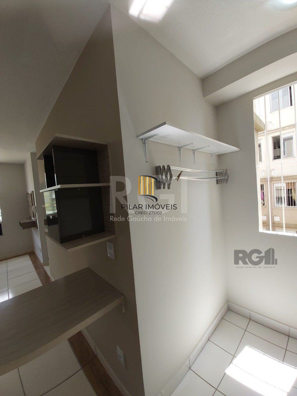 Apartamento com 01 dormitório, sala, cozinha, banheiro social, bem arejado,  ótima localização, próximo a UNIVERSIDADE DA FAPA.