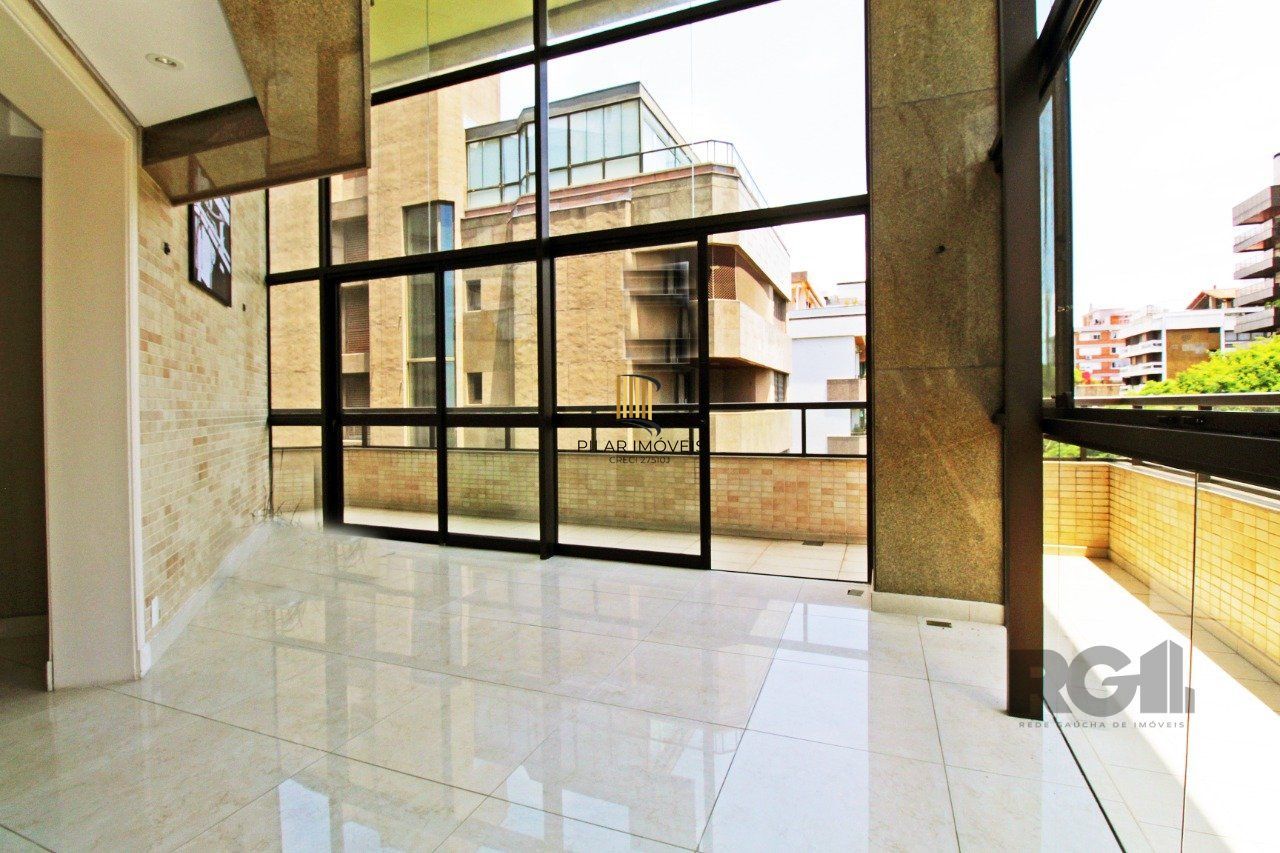 Apartamento com 4 suítes localizado no bairro Moinhos De Vento em Porto Alegre/RS.