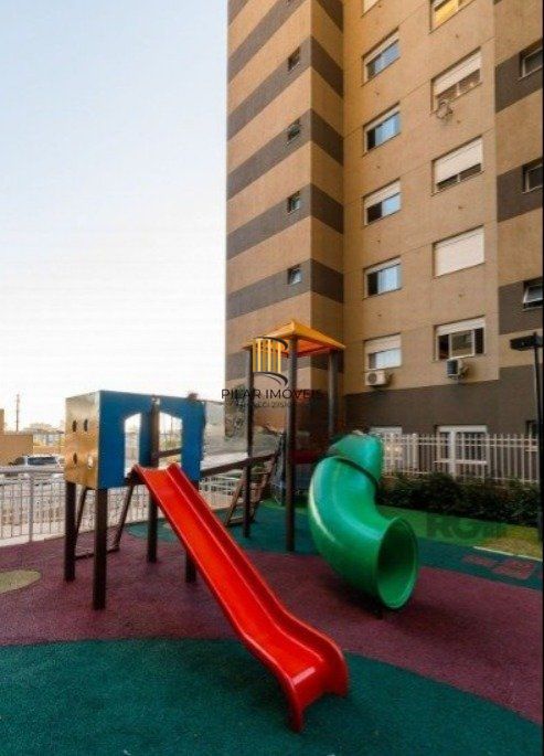 Apartamento com 75m² privativos, 3 dormitórios sendo 1 suíte, living dois ambientes,  imóvel arejado e iluminado.