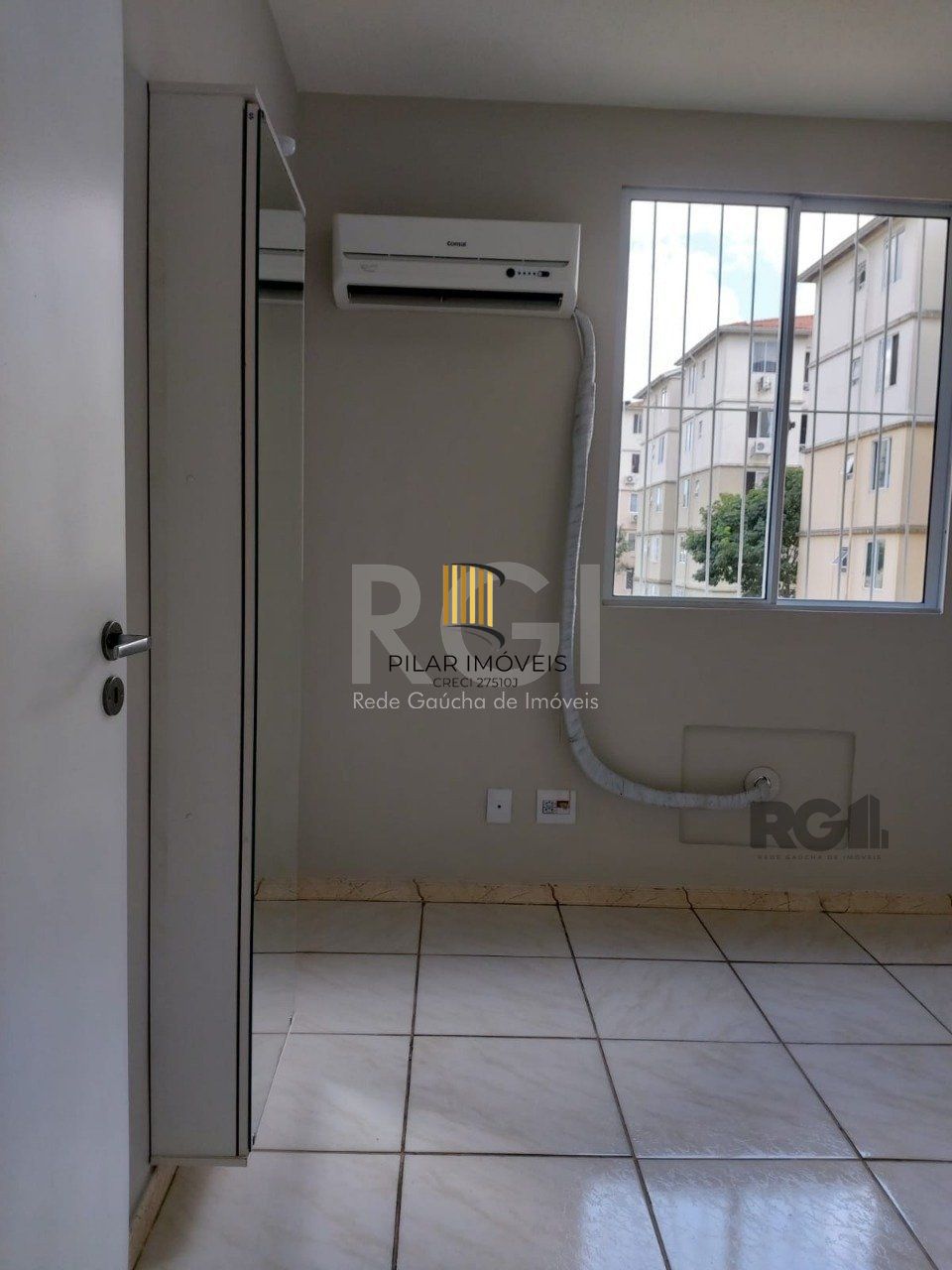 Apartamento com 01 dormitório, sala, cozinha, banheiro social, bem arejado,  ótima localização, próximo a UNIVERSIDADE DA FAPA.