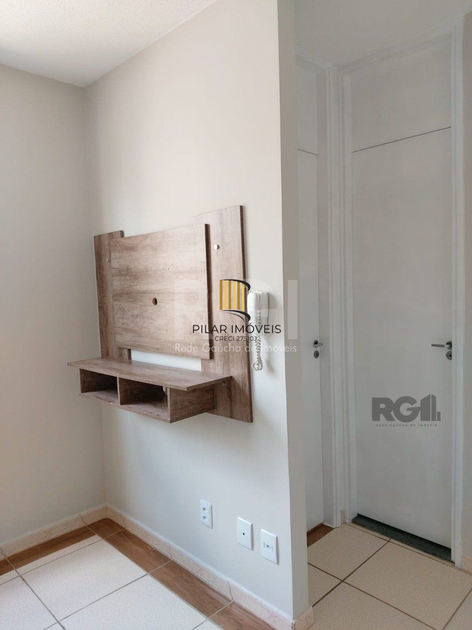 Apartamento com 01 dormitório, sala, cozinha, banheiro social, bem arejado,  ótima localização, próximo a UNIVERSIDADE DA FAPA.