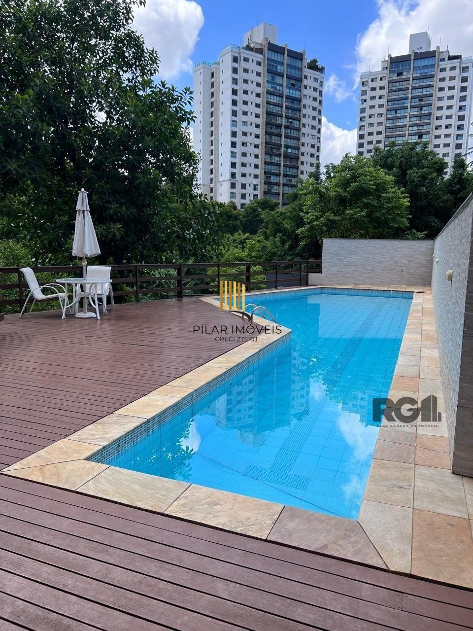 Excelente apartamento inteiramente decorado e mobiliado, com ótimo acabamento em localização privilegiada.