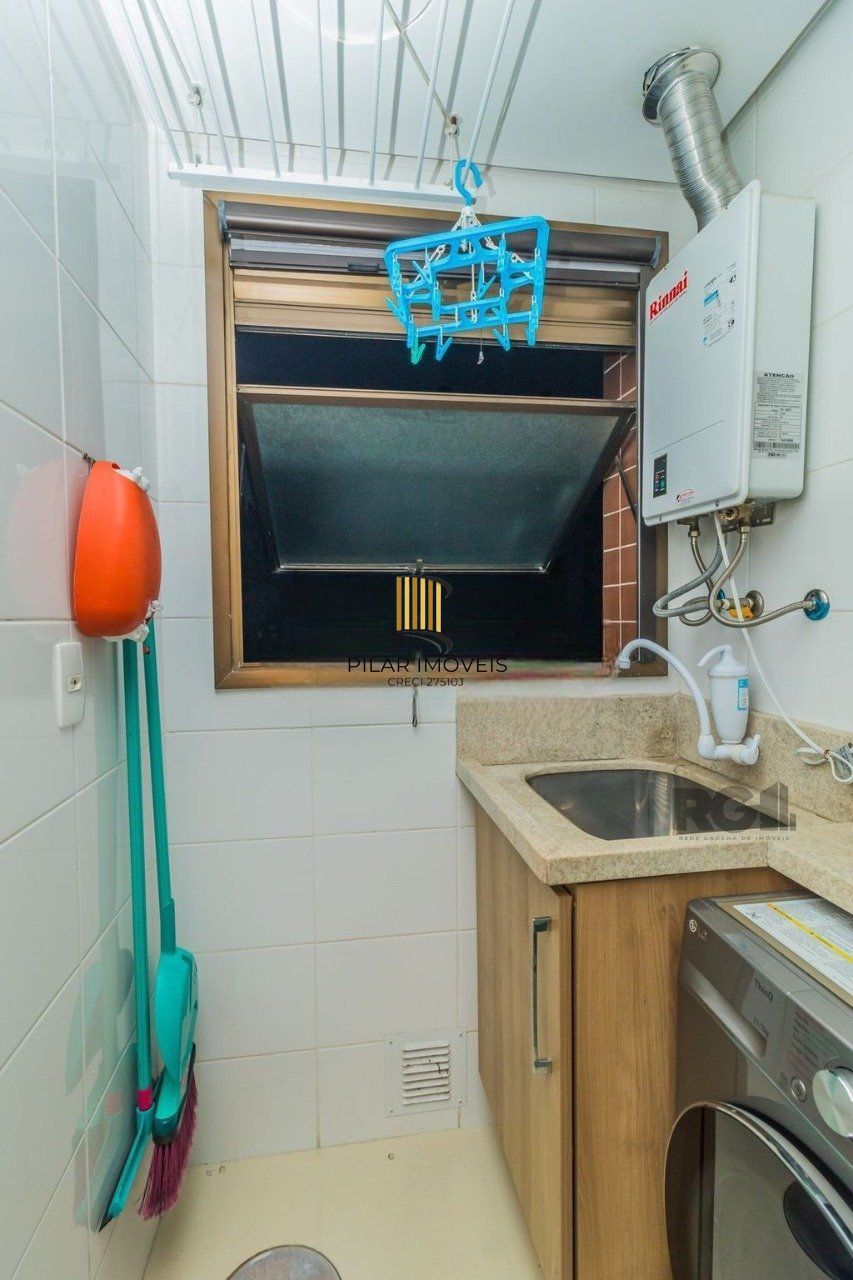 Apartamento localizado no bairro Passo da Areia em Porto Alegre/RS. 