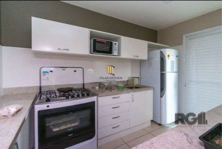 Apartamento com 75m² privativos, 3 dormitórios sendo 1 suíte, living dois ambientes,  imóvel arejado e iluminado.